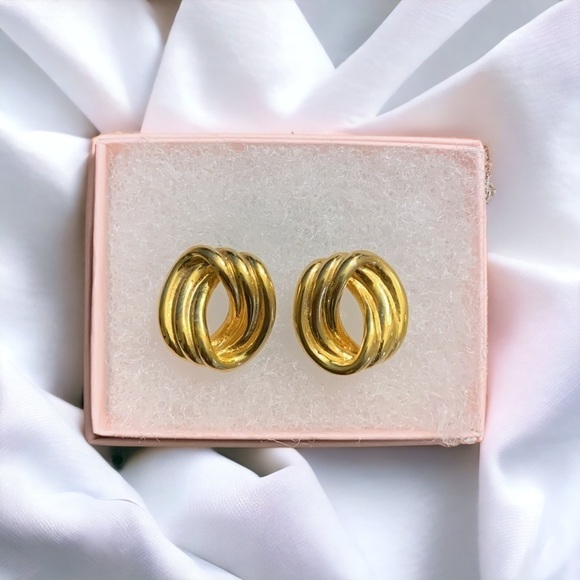 Monet Jewelry - Monet Circular Earrings Gold Tone